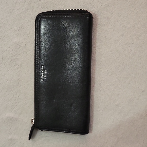 Coach Wallet 🖤 - Picture 1 of 17